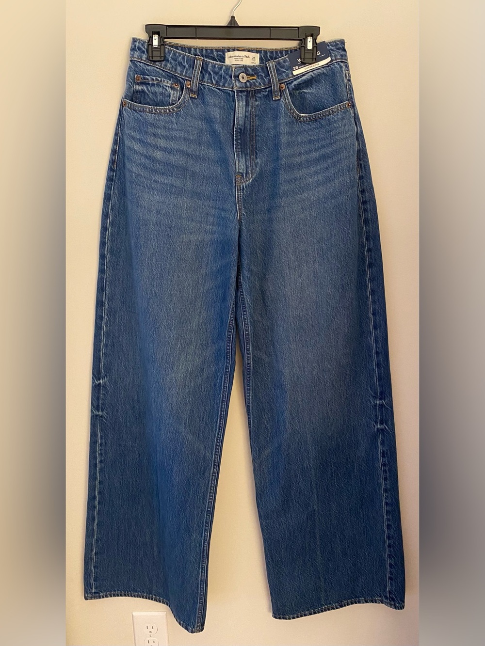 Abercrombie & Fitch Curve Love High-Rise Wide-Leg Jean, 28 Extra Long - Picture 3 of 7